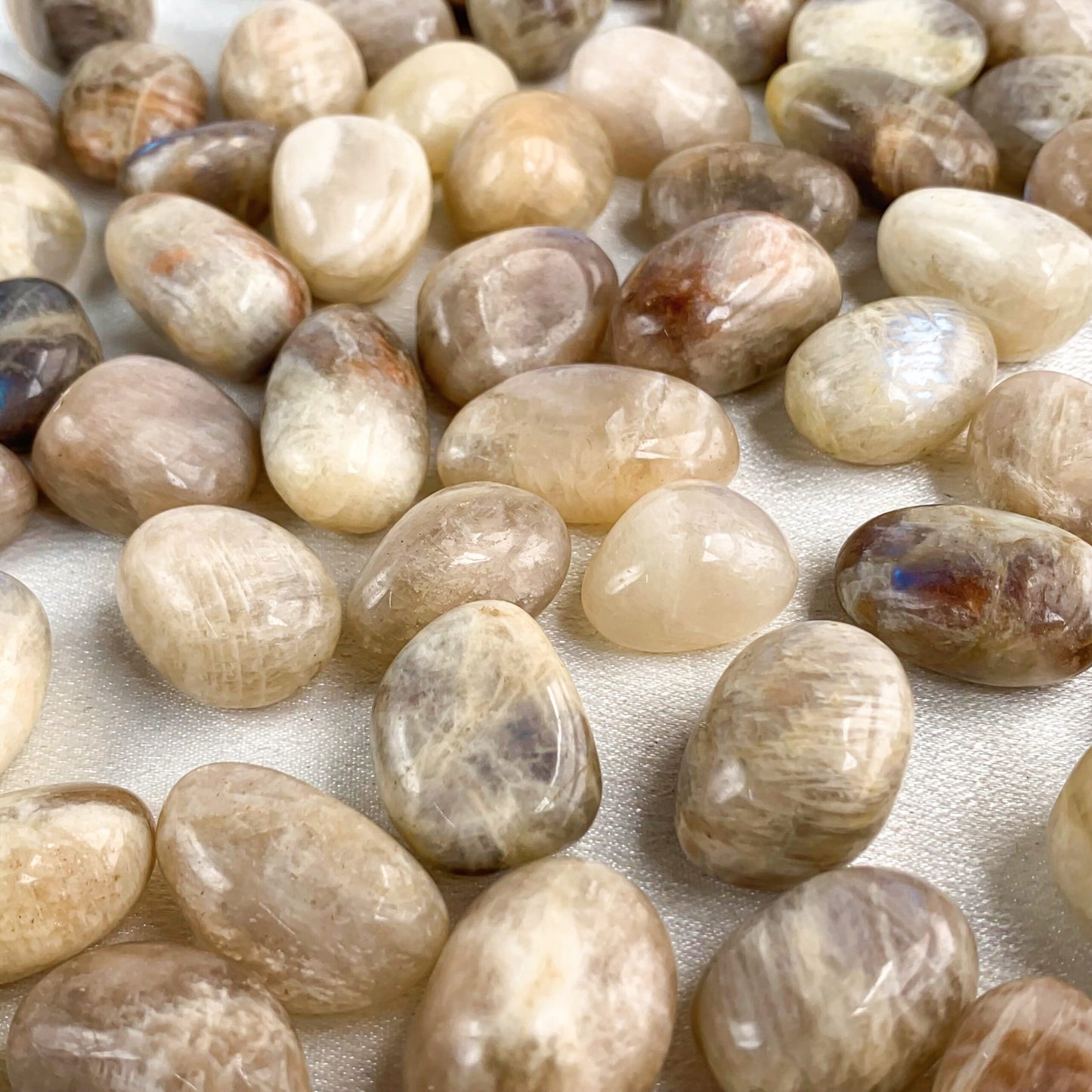 Peach Moonstone pocket gems, promoting intuition, emotional balance, and positive energy.